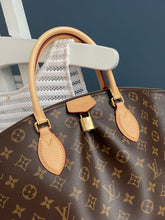 Lade das Bild in den Galerie-Viewer, LOUIS VUITTON BOÉTIE MM
