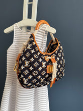 Lade das Bild in den Galerie-Viewer, LOUIS VUITTON BULLES MM
