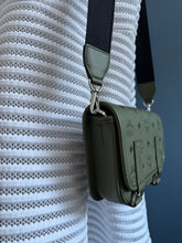 Lade das Bild in den Galerie-Viewer, MCM AREN MASSENGER
