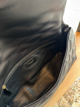Lade das Bild in den Galerie-Viewer, YSL SADE PUFFER CLUTCH
