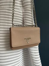 Lade das Bild in den Galerie-Viewer, PRADA CROSSBODY
