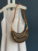 Lade das Bild in den Galerie-Viewer, LOUIS VUITTON LOOP PM
