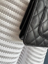 Lade das Bild in den Galerie-Viewer, CHANEL WOC
