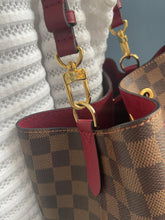 Lade das Bild in den Galerie-Viewer, LOUIS VUITTON NÉONOÉ MM CHERRY
