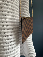 Lade das Bild in den Galerie-Viewer, LOUIS VUITTON CLUTCH
