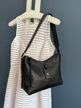 Lade das Bild in den Galerie-Viewer, LOUIS VUITTON CARRYALL PM
