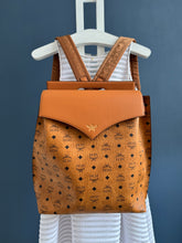 Lade das Bild in den Galerie-Viewer, MCM DIAMOND RUCKSACK
