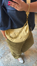 Lade das Bild in den Galerie-Viewer, LOUIS VUITTON OVER THE MOON
