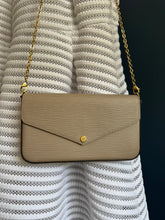 Lade das Bild in den Galerie-Viewer, LOUIS VUITTON FÉLICIE

