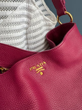 Lade das Bild in den Galerie-Viewer, PRADA VITELLO DAINO BAG
