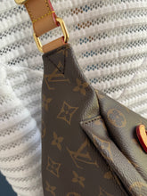 Lade das Bild in den Galerie-Viewer, LOUIS VUITTON BUMBAG
