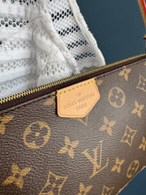 Lade das Bild in den Galerie-Viewer, LOUIS VUITTON POCHETTE
