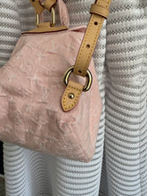 Lade das Bild in den Galerie-Viewer, LOUIS VUITTON VENICE DENIM RUCKSACK
