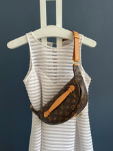 Lade das Bild in den Galerie-Viewer, LOUIS VUITTON BUMBAG
