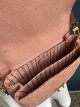 Lade das Bild in den Galerie-Viewer, LOUIS VUITTON MÉTIS EMPREINTE
