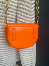 Lade das Bild in den Galerie-Viewer, MCM PATRICIA CROSSBODY
