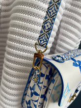 Lade das Bild in den Galerie-Viewer, LOUIS VUITTON MÉTIS BY THE POOL
