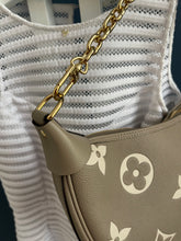 Lade das Bild in den Galerie-Viewer, LOUIS VUITTON LOOP HOBO
