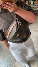 Lade das Bild in den Galerie-Viewer, LOUIS VUITTON BUMBAG
