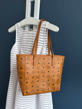 Lade das Bild in den Galerie-Viewer, MCM TONI SHOPPER
