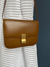 Lade das Bild in den Galerie-Viewer, CÉLINE BOX
