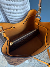 Lade das Bild in den Galerie-Viewer, LOUIS VUITTON NÉONOÉ SAFRAN
