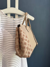 Lade das Bild in den Galerie-Viewer, LOUIS VUITTON W TOTE
