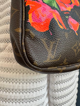 Lade das Bild in den Galerie-Viewer, LOUIS VUITTON POCHETTE ACCESSOIRES

