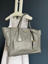 Lade das Bild in den Galerie-Viewer, PRADA BAG
