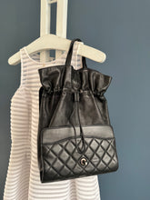 Lade das Bild in den Galerie-Viewer, CHANEL CLASSIC FLAP SMALL / BEUTEL
