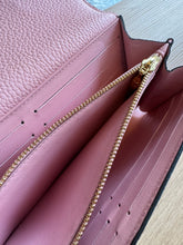 Lade das Bild in den Galerie-Viewer, LOUIS VUITTON CAPUCINES GELDBÖRSE
