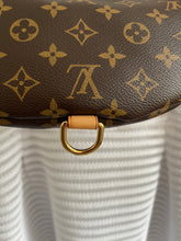 Lade das Bild in den Galerie-Viewer, LOUIS VUITTON BUMBAG
