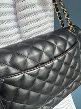 Lade das Bild in den Galerie-Viewer, CHANEL DOUBLE FLAP JUMBO
