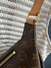 Lade das Bild in den Galerie-Viewer, LOUIS VUITTON BUMBAG
