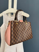 Lade das Bild in den Galerie-Viewer, LOUIS VUITTON BRITTANY
