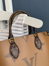 Lade das Bild in den Galerie-Viewer, LOUIS VUITTON ONTHEGO MM
