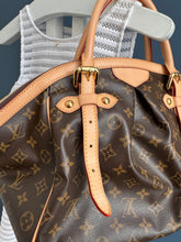 Lade das Bild in den Galerie-Viewer, LOUIS VUITTON TIVOLI
