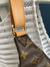 Lade das Bild in den Galerie-Viewer, LOUIS VUITTON BUMBAG
