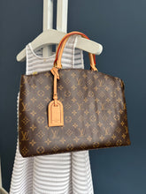 Lade das Bild in den Galerie-Viewer, LOUIS VUITTON GRAND PALAIS
