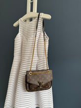 Lade das Bild in den Galerie-Viewer, LOUIS VUITTON PASSY

