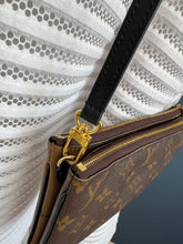 Lade das Bild in den Galerie-Viewer, LOUIS VUITTON DOUBLE ZIP POCHETTE
