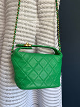 Lade das Bild in den Galerie-Viewer, CHANEL 19 HOBO BAG
