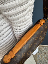 Lade das Bild in den Galerie-Viewer, LOUIS VUITTON MÉTIS PATCHES
