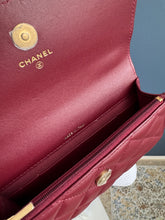 Lade das Bild in den Galerie-Viewer, CHANEL WOC

