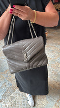 Lade das Bild in den Galerie-Viewer, YSL LOULOU MEDIUM
