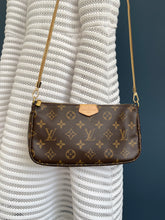 Lade das Bild in den Galerie-Viewer, LOUIS VUITTON POCHETTE
