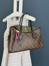 Lade das Bild in den Galerie-Viewer, LOUIS VUITTON TUILERIES
