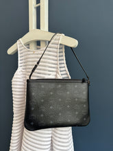 Lade das Bild in den Galerie-Viewer, MCM CLUTCH
