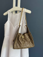 Lade das Bild in den Galerie-Viewer, CHANEL 25 SMALL
