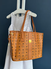 Lade das Bild in den Galerie-Viewer, MCM SHOPPER MEDIUM
